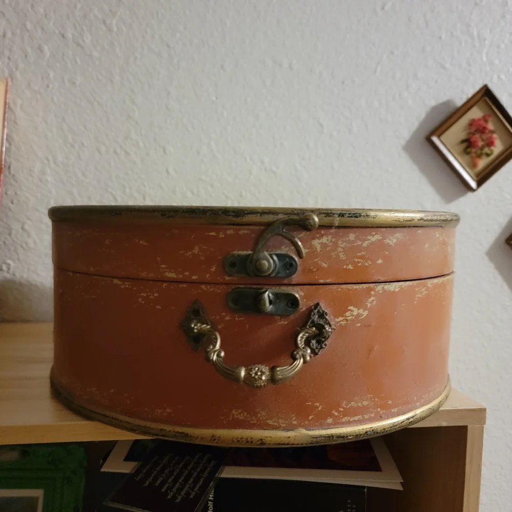 Box Hat - Picture 3 of 3